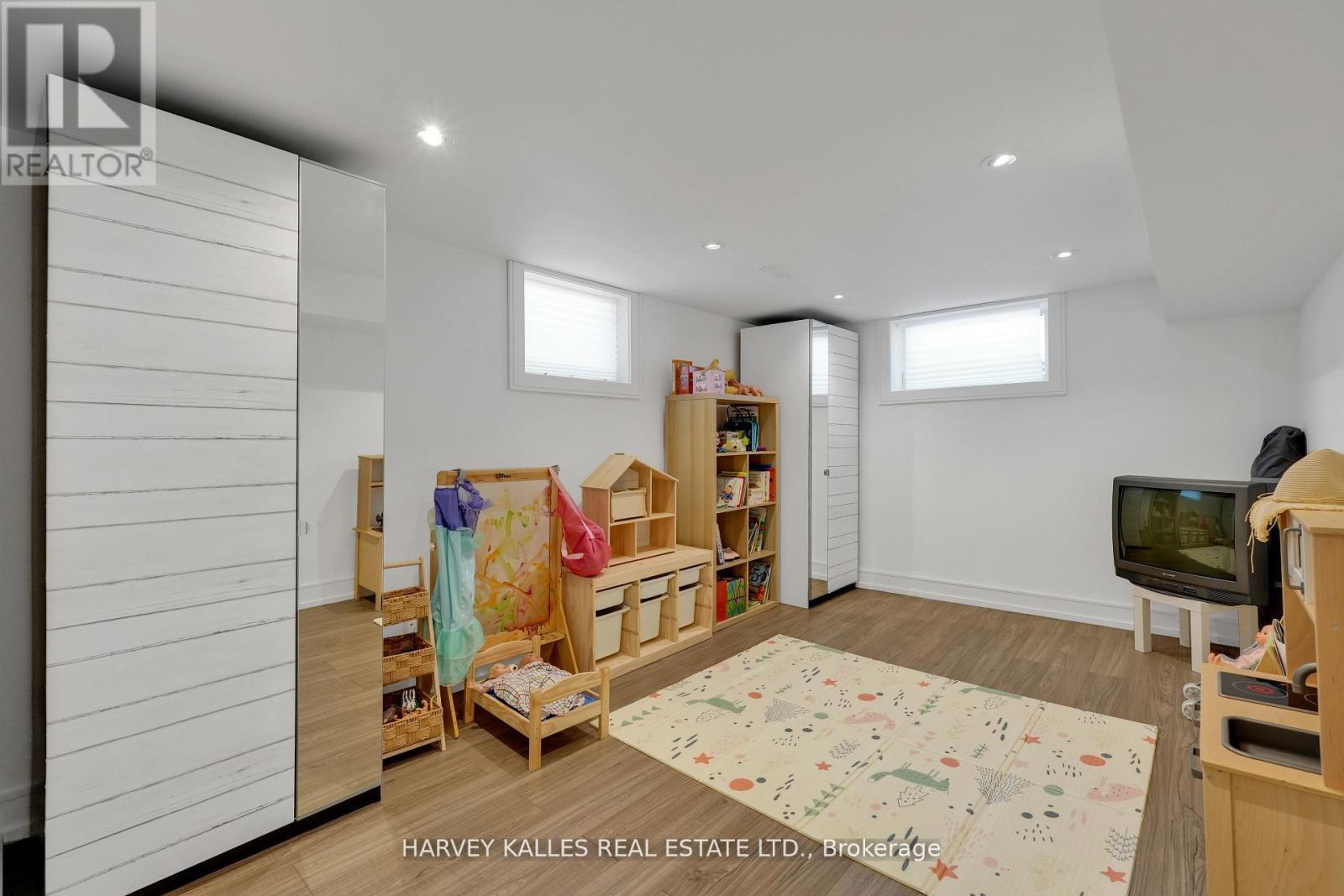 8 CIRCLE RIDGE