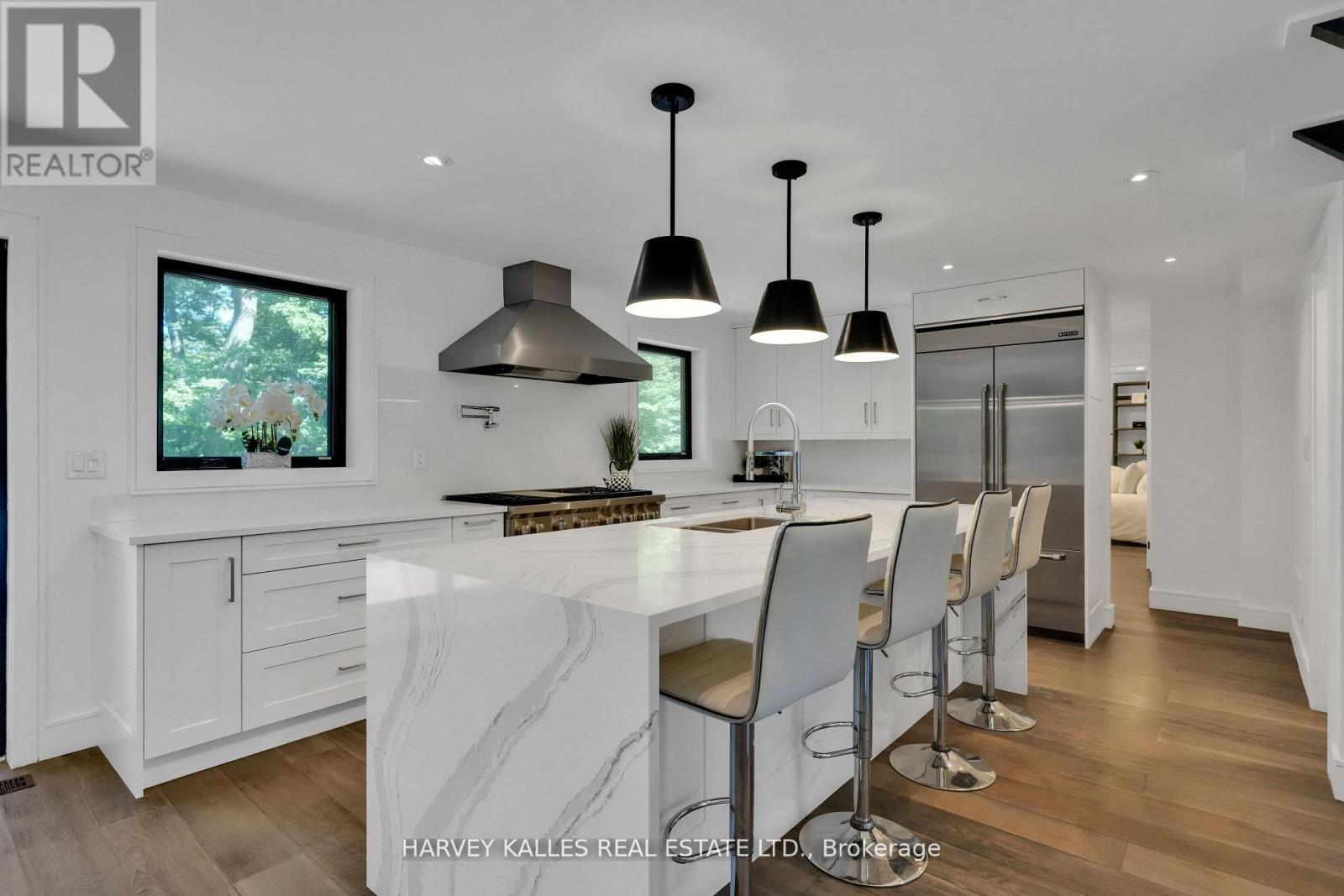 8 CIRCLE RIDGE