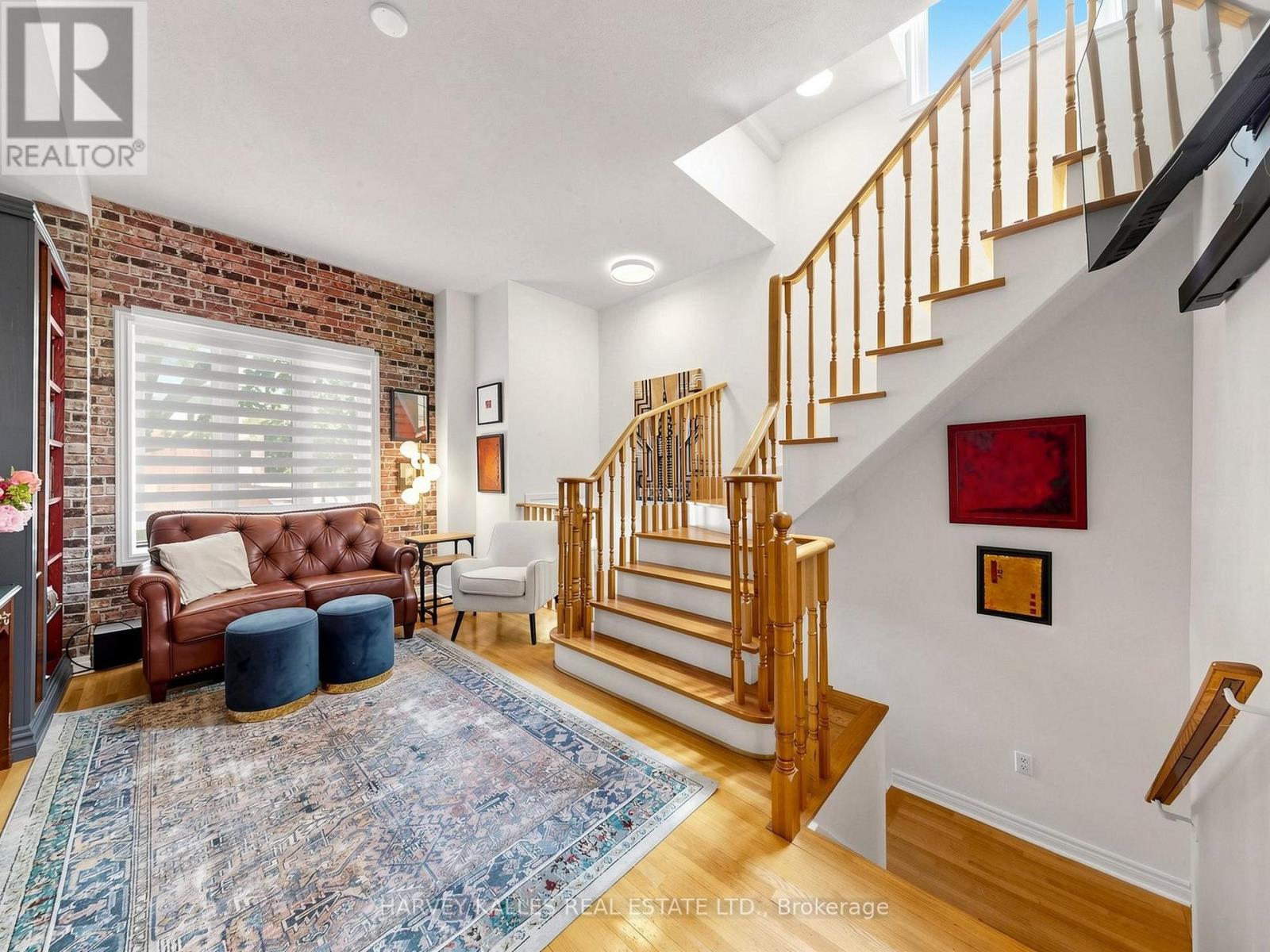 10 LIGHTBOURN AVENUE