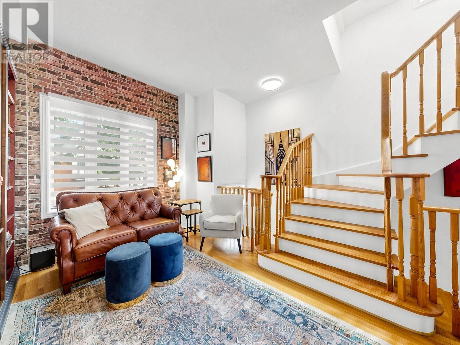 10 LIGHTBOURN AVENUE