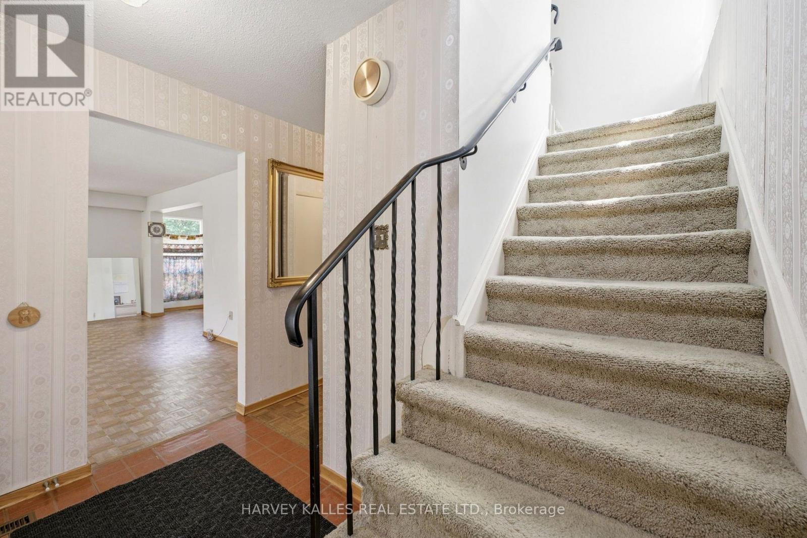 39 NEWINGTON CRESCENT