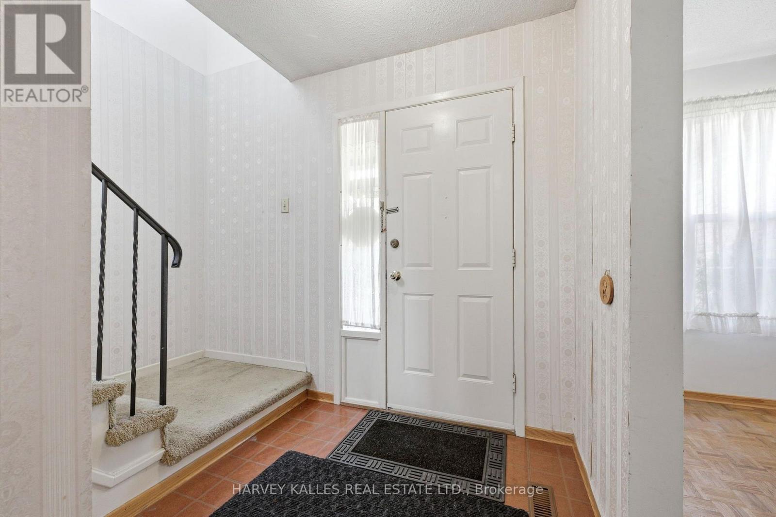39 NEWINGTON CRESCENT