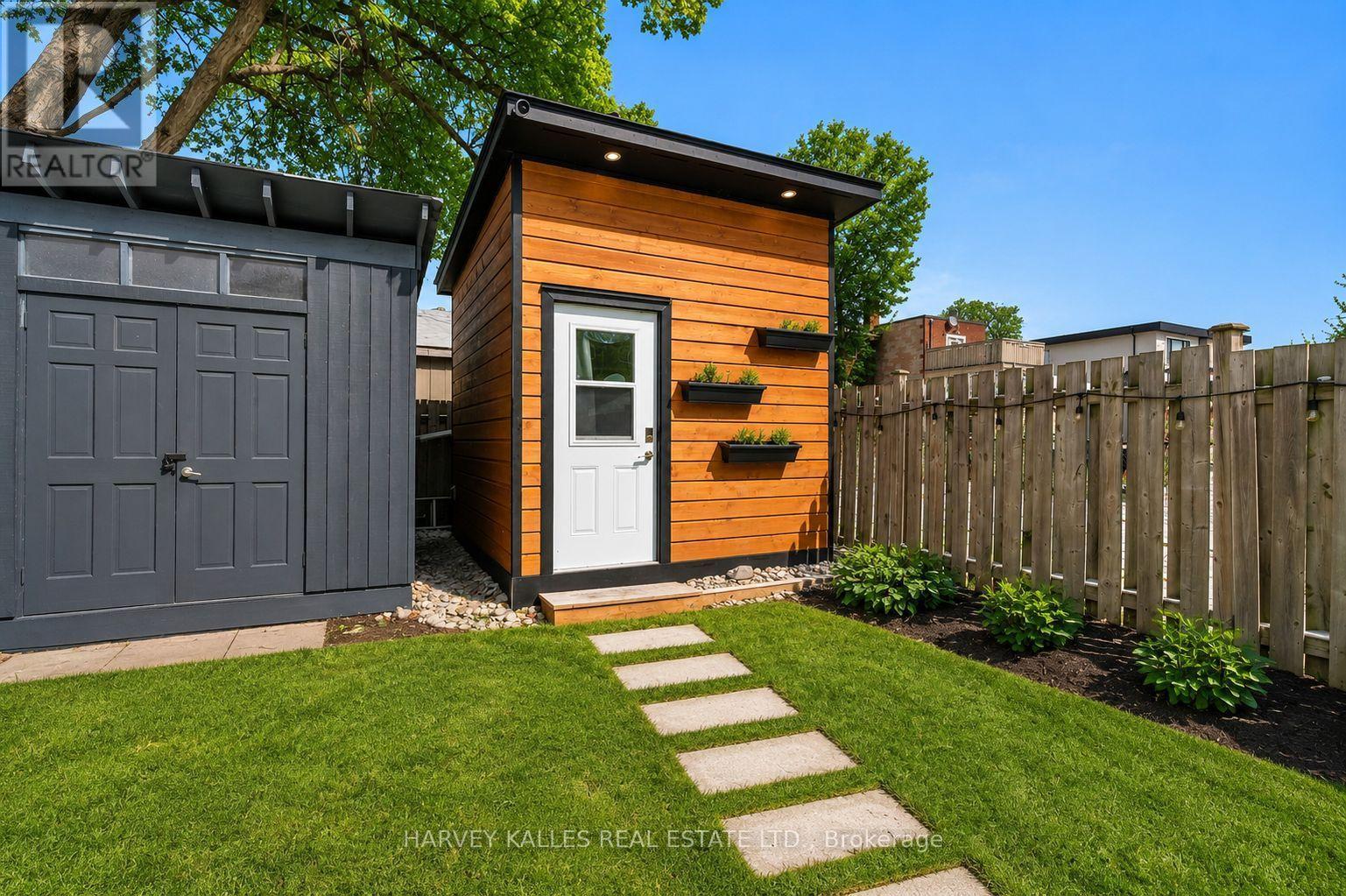 14 MANITOBA STREET