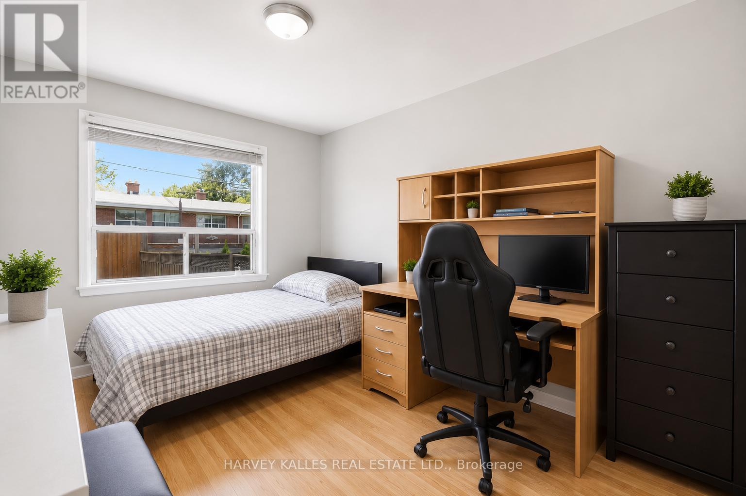 29 GILTSPUR DRIVE