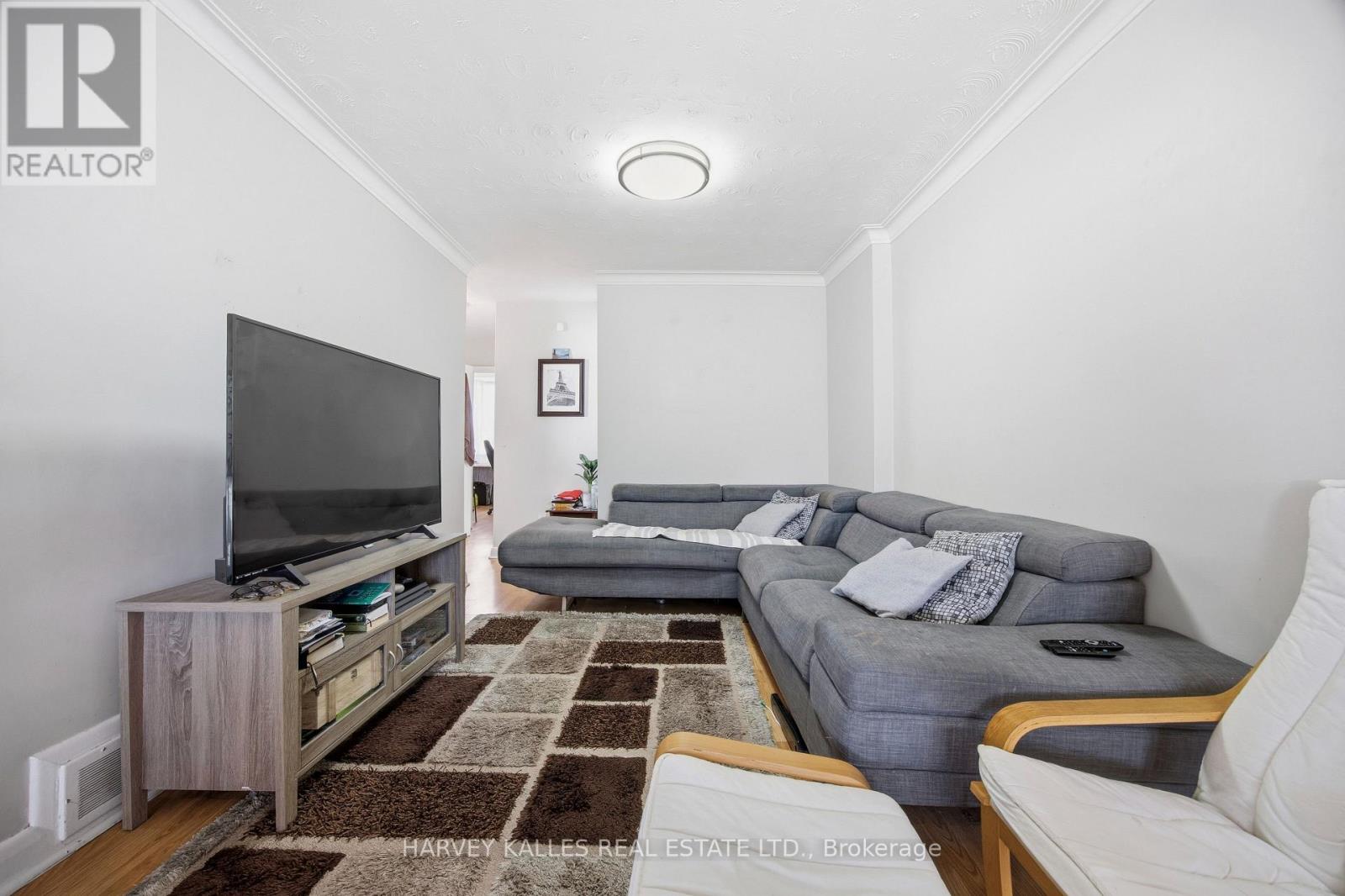 29 GILTSPUR DRIVE