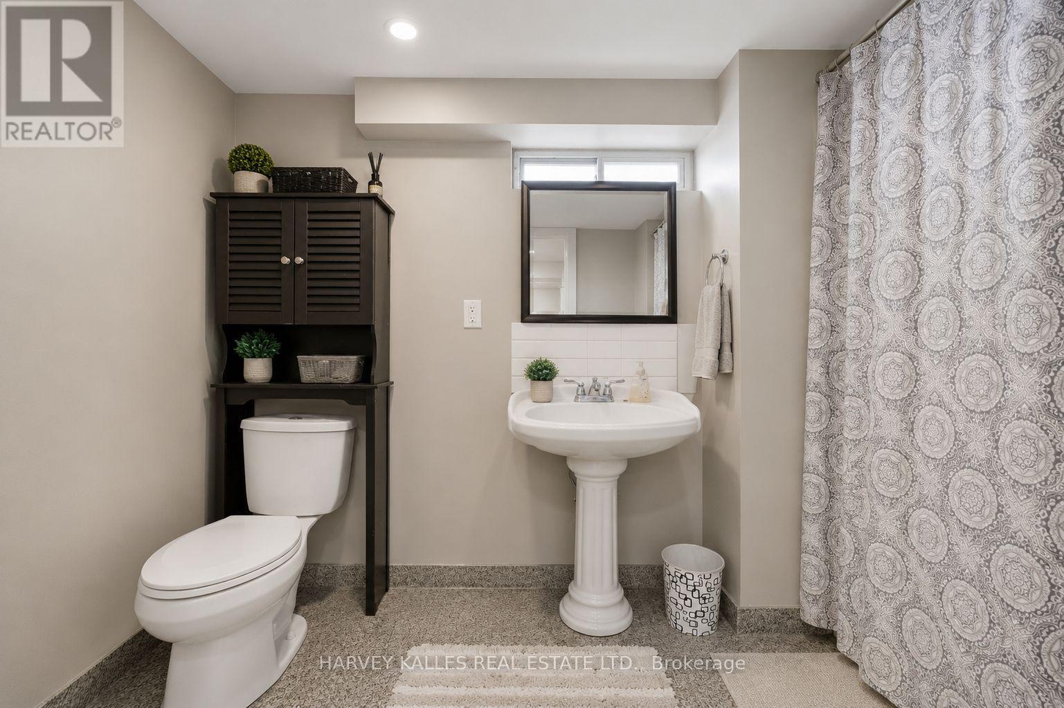 29 GILTSPUR DRIVE
