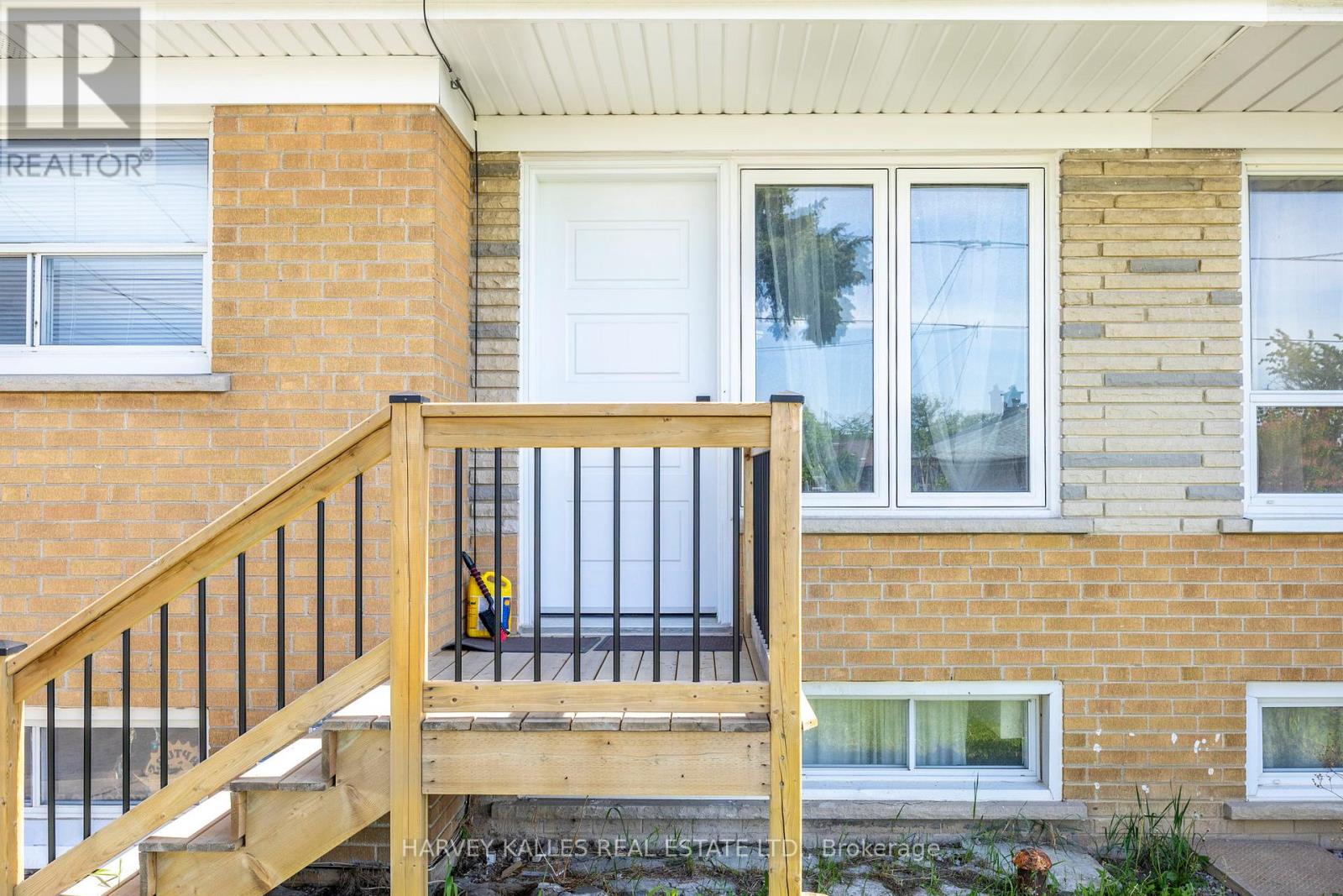 29 GILTSPUR DRIVE
