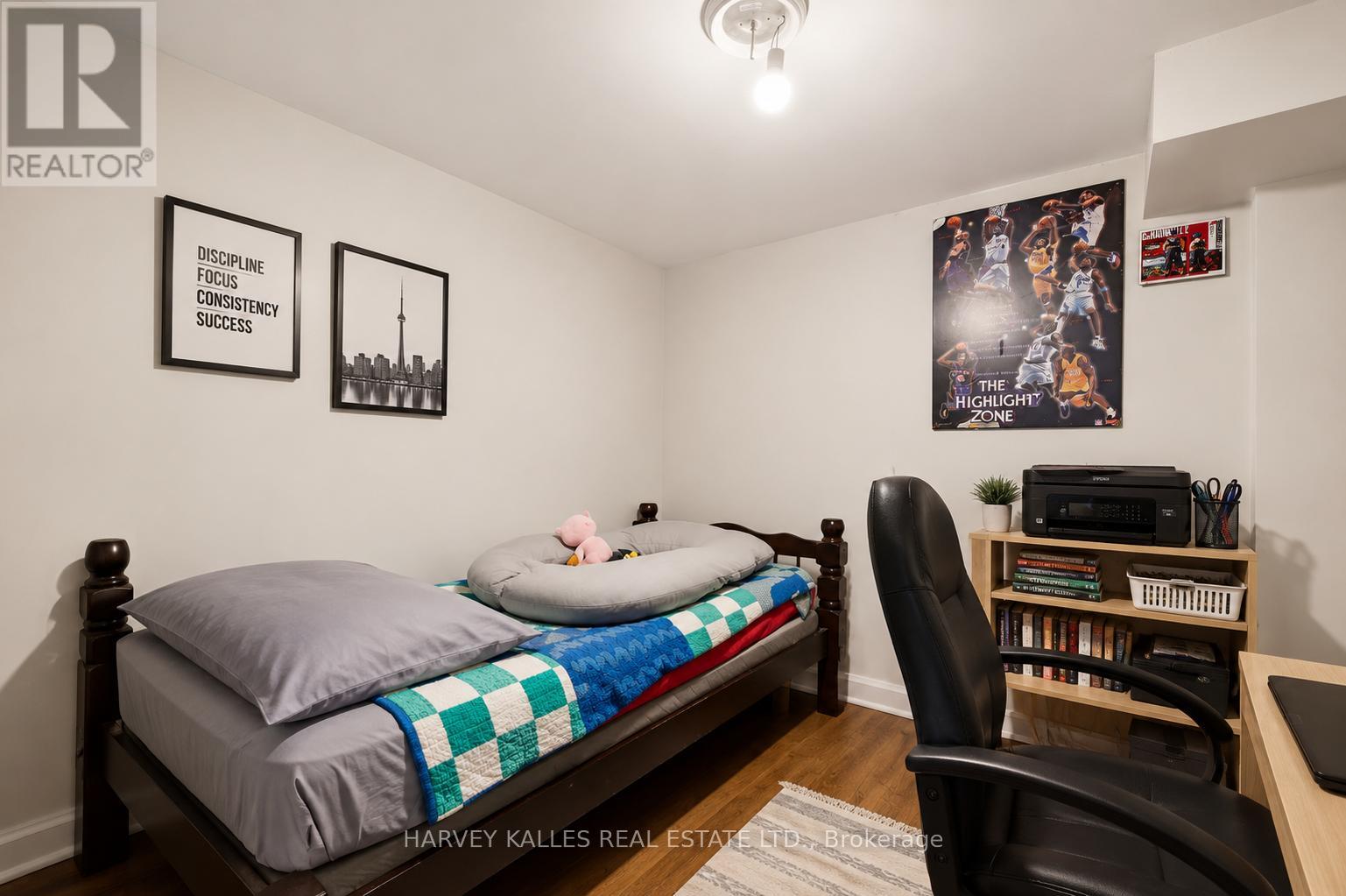 29 GILTSPUR DRIVE