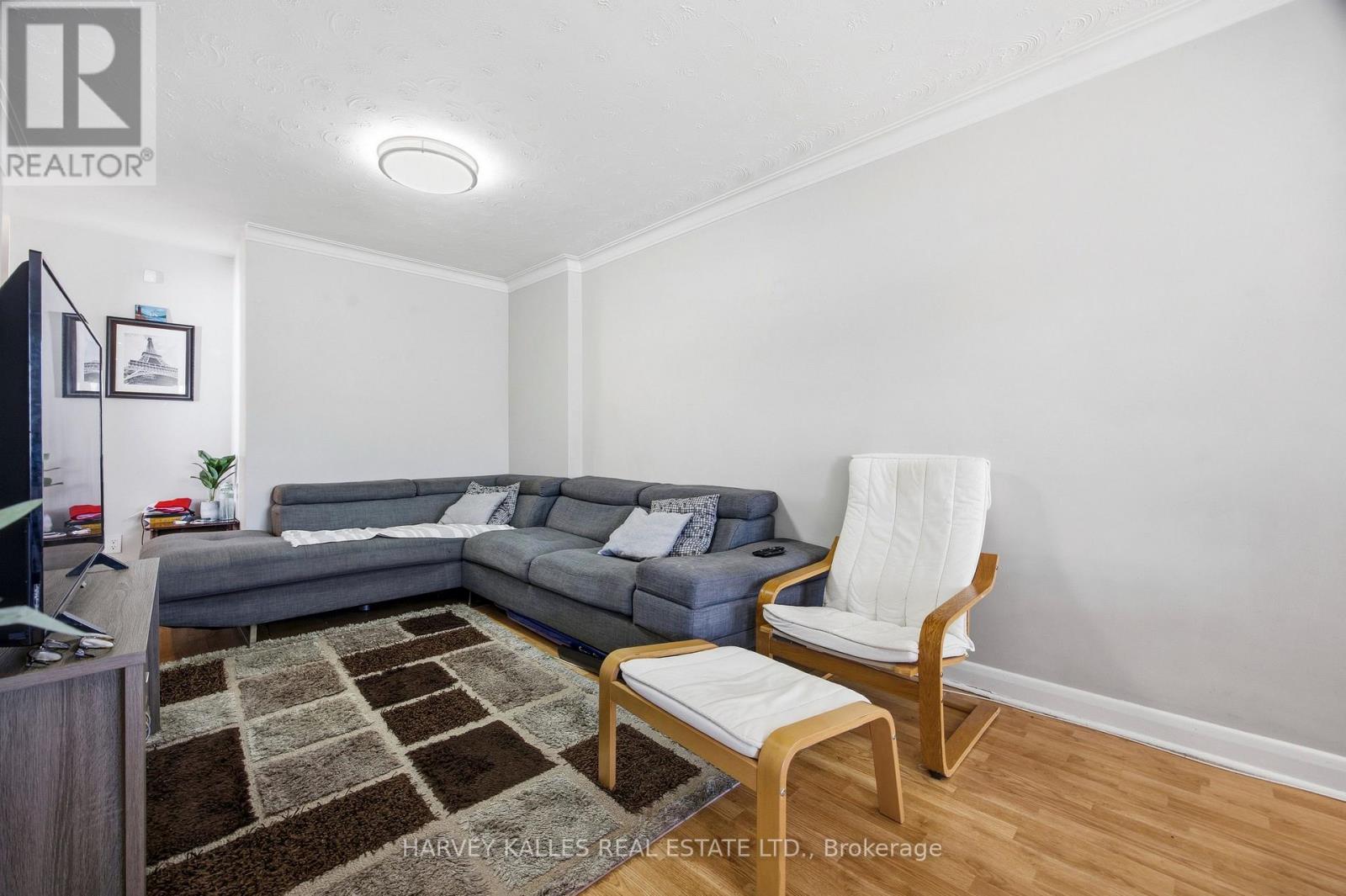 29 GILTSPUR DRIVE