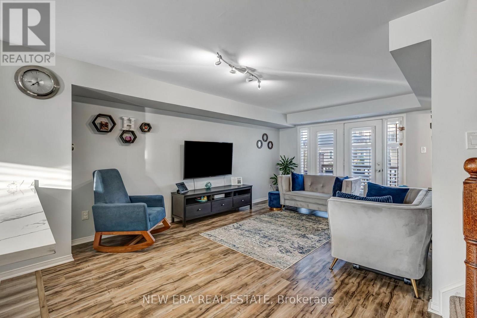 60 - 3056 EGLINTON AVENUE W