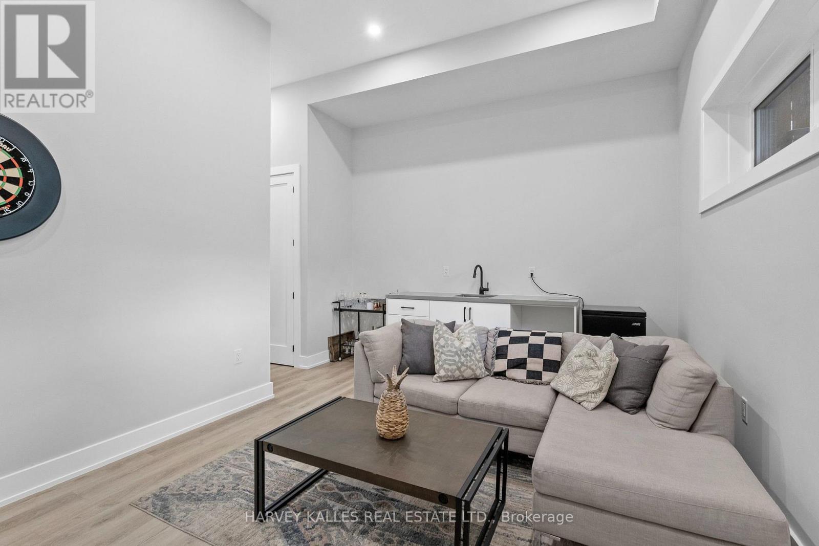 32 ALBRIGHT AVENUE
