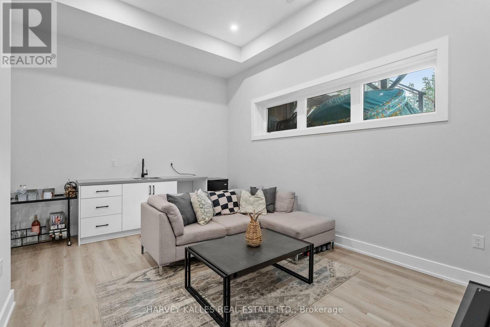 32 ALBRIGHT AVENUE