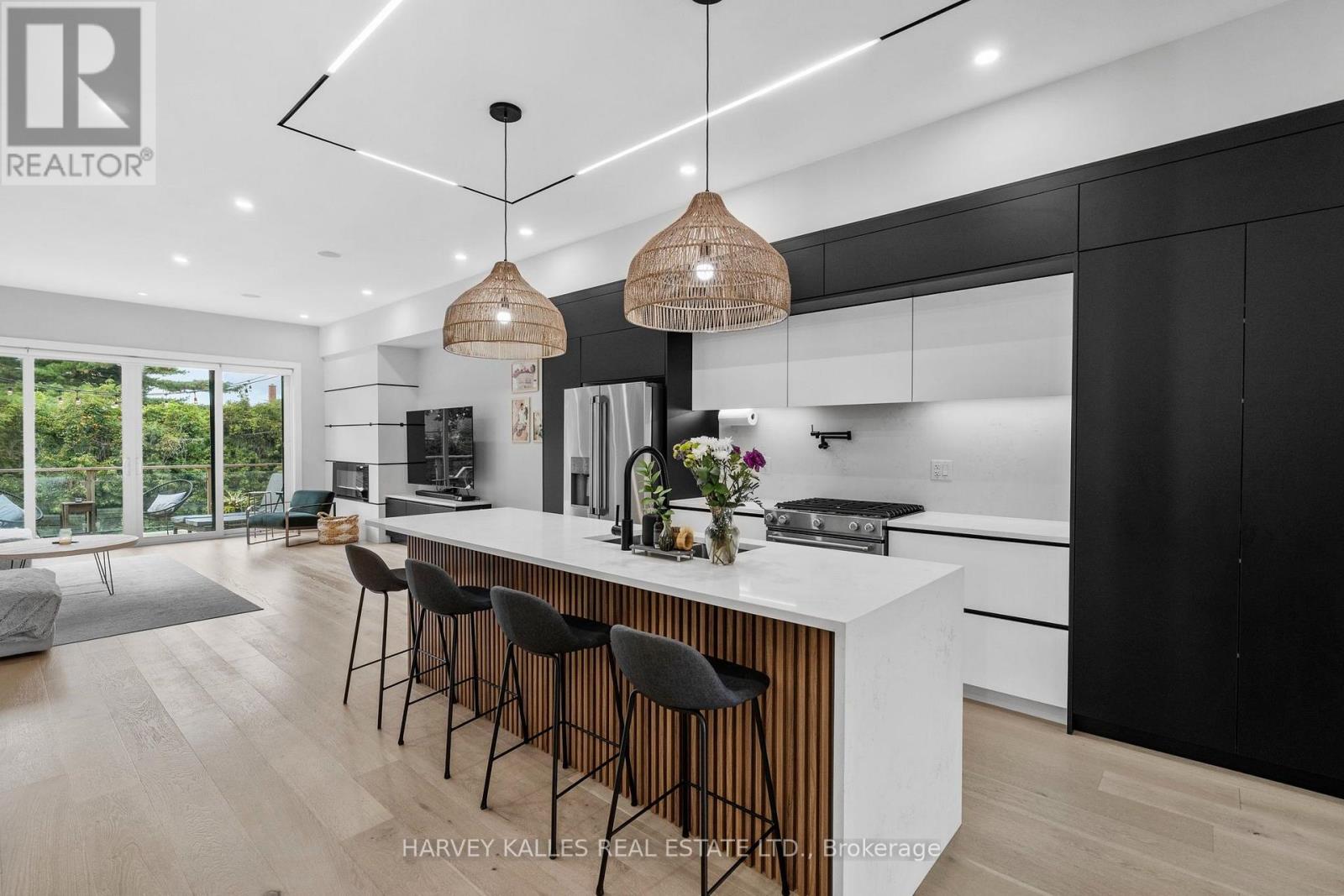 32 ALBRIGHT AVENUE