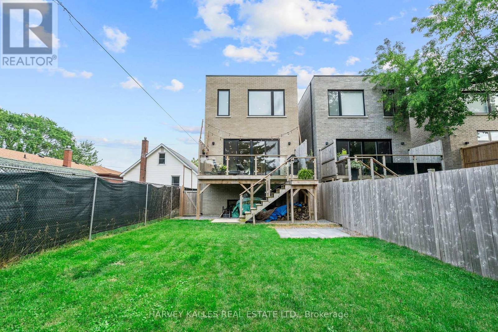 32 ALBRIGHT AVENUE