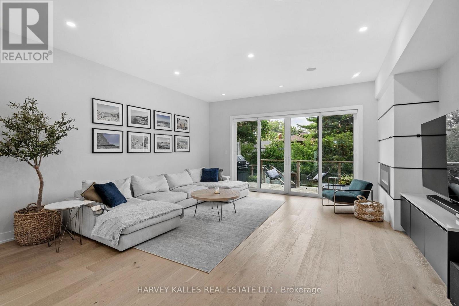 32 ALBRIGHT AVENUE
