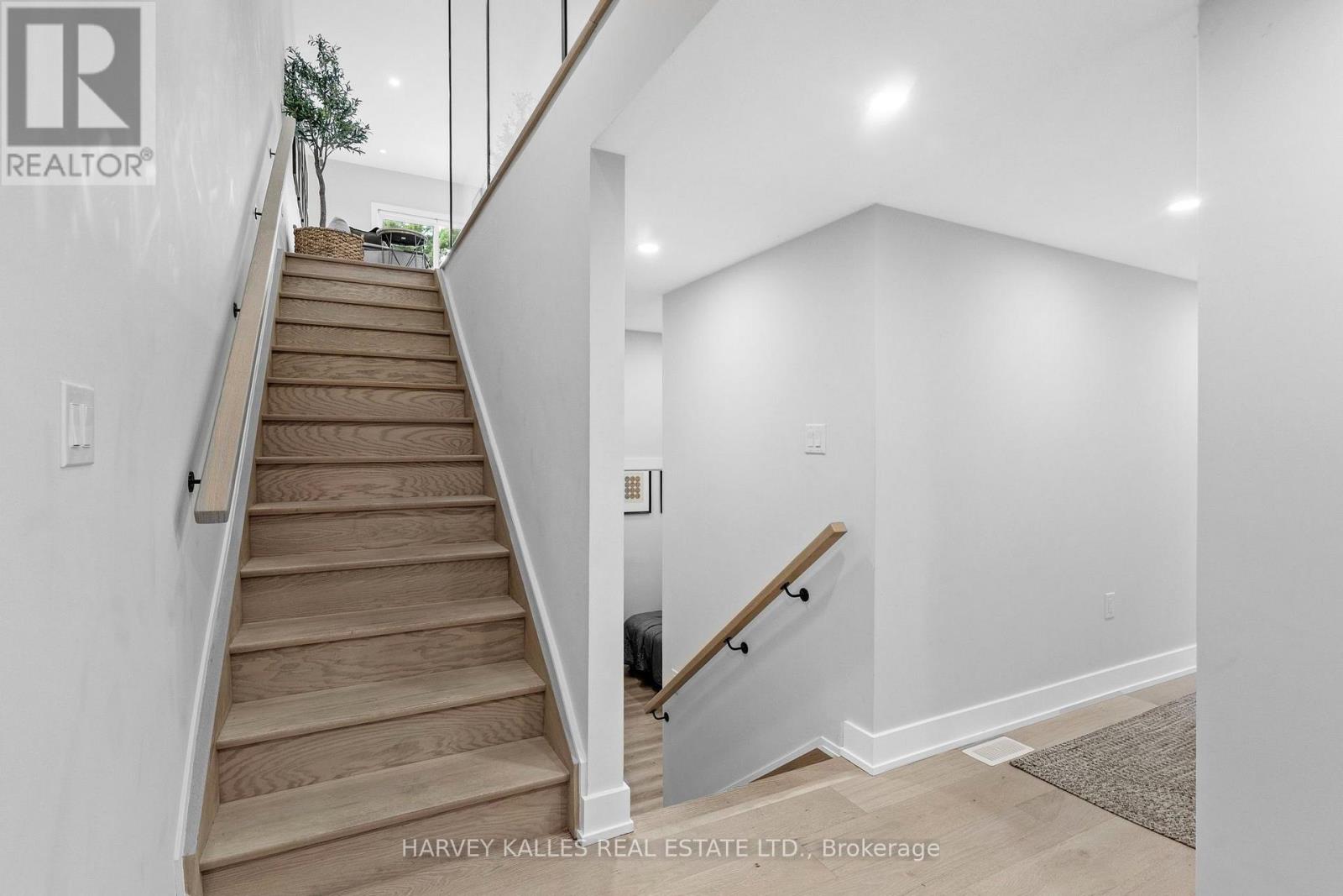 32 ALBRIGHT AVENUE
