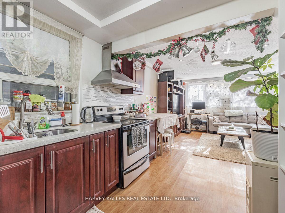 6 CARRINGTON AVENUE