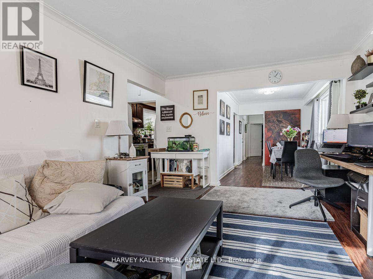 6 CARRINGTON AVENUE
