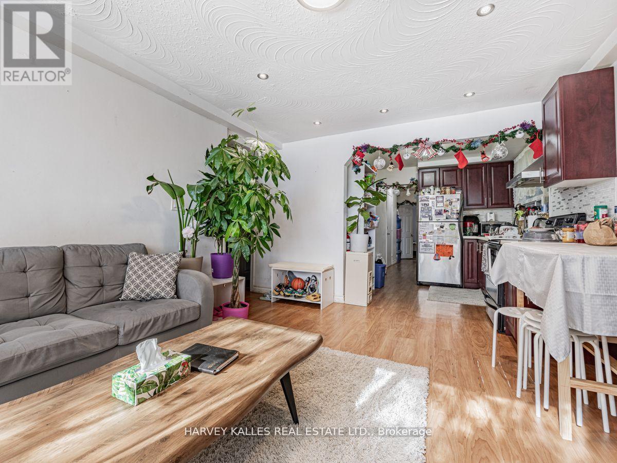 6 CARRINGTON AVENUE