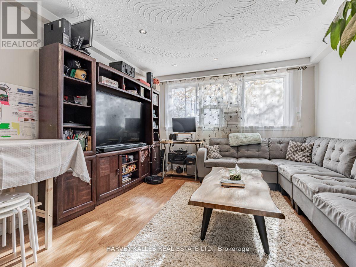 6 CARRINGTON AVENUE