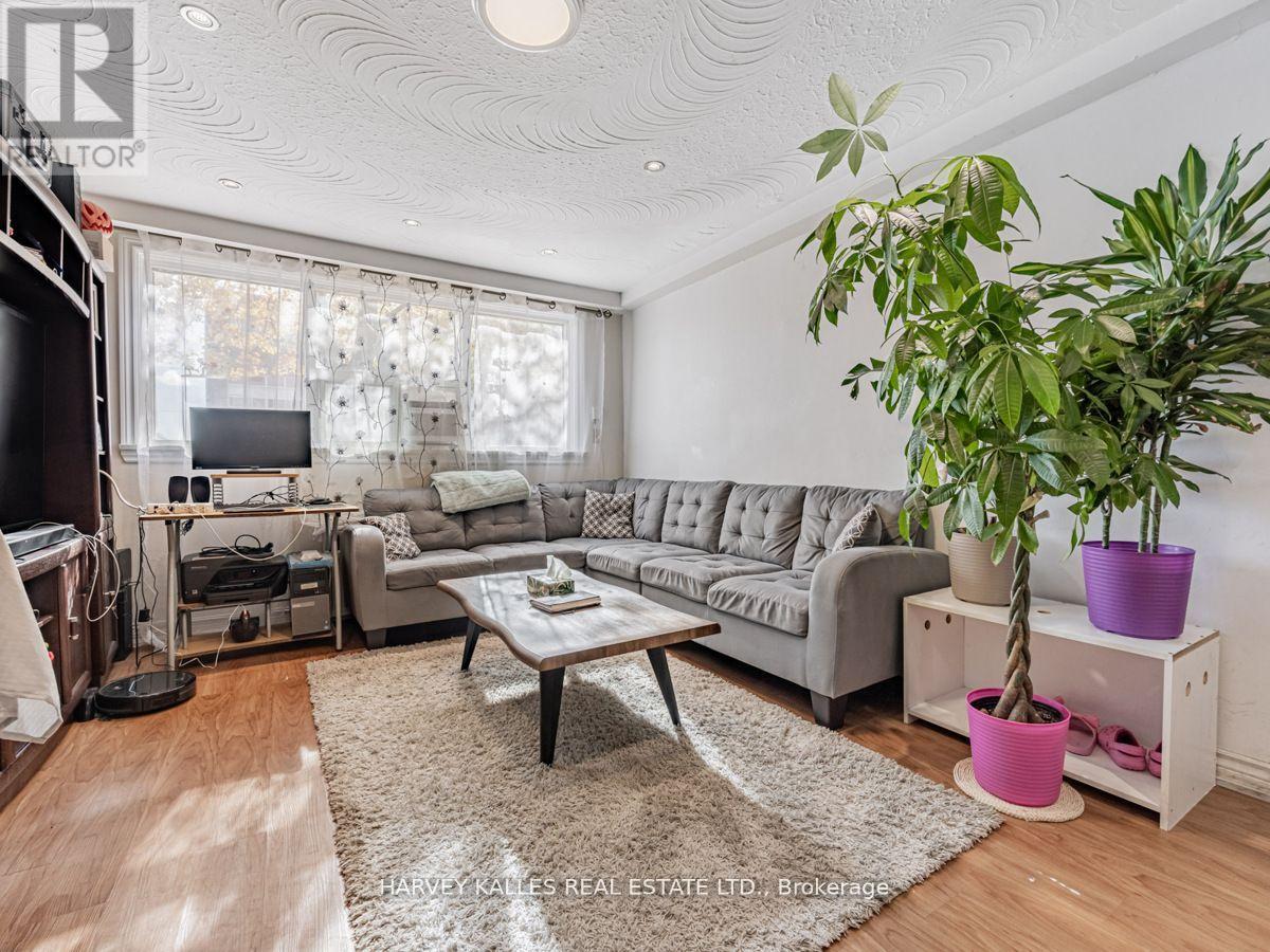 6 CARRINGTON AVENUE
