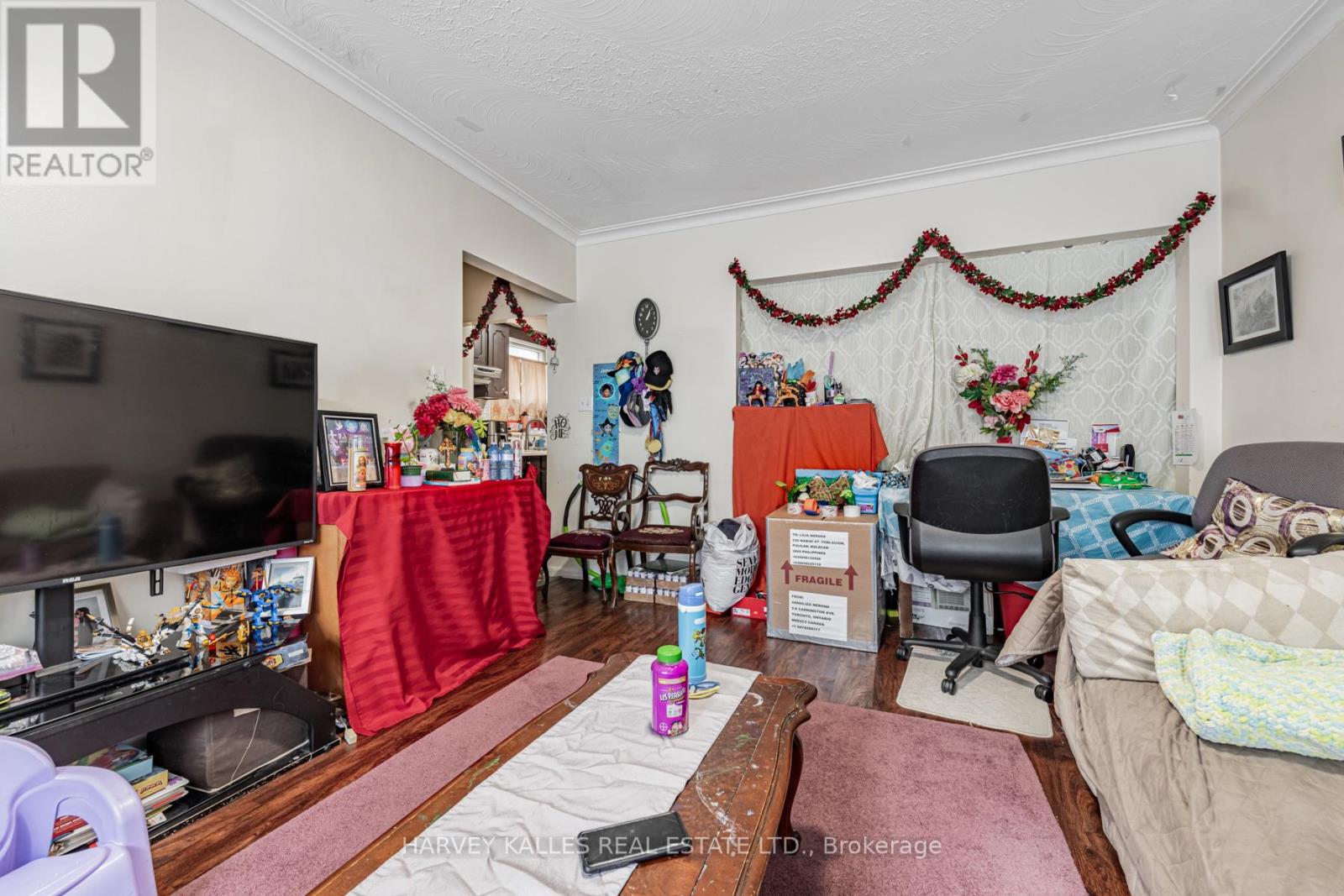 6 CARRINGTON AVENUE