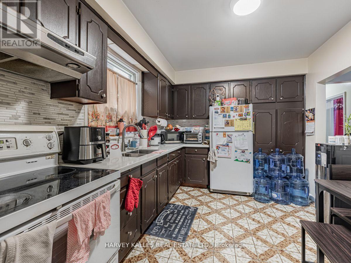 6 CARRINGTON AVENUE