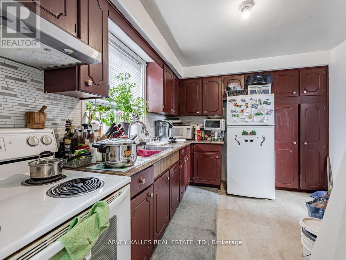 6 CARRINGTON AVENUE