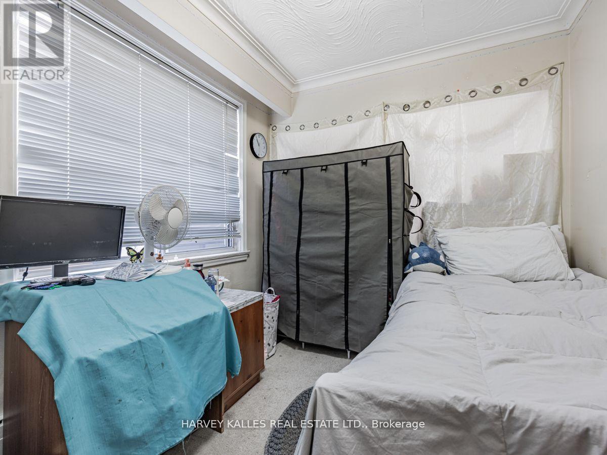 6 CARRINGTON AVENUE