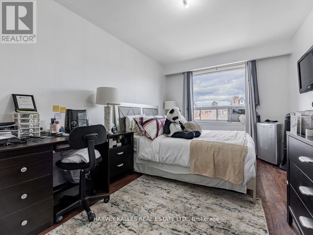 6 CARRINGTON AVENUE