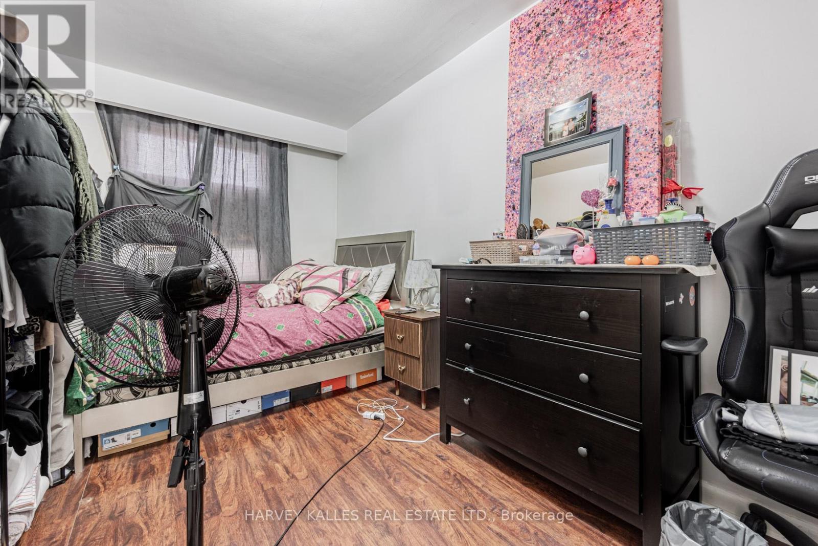 6 CARRINGTON AVENUE