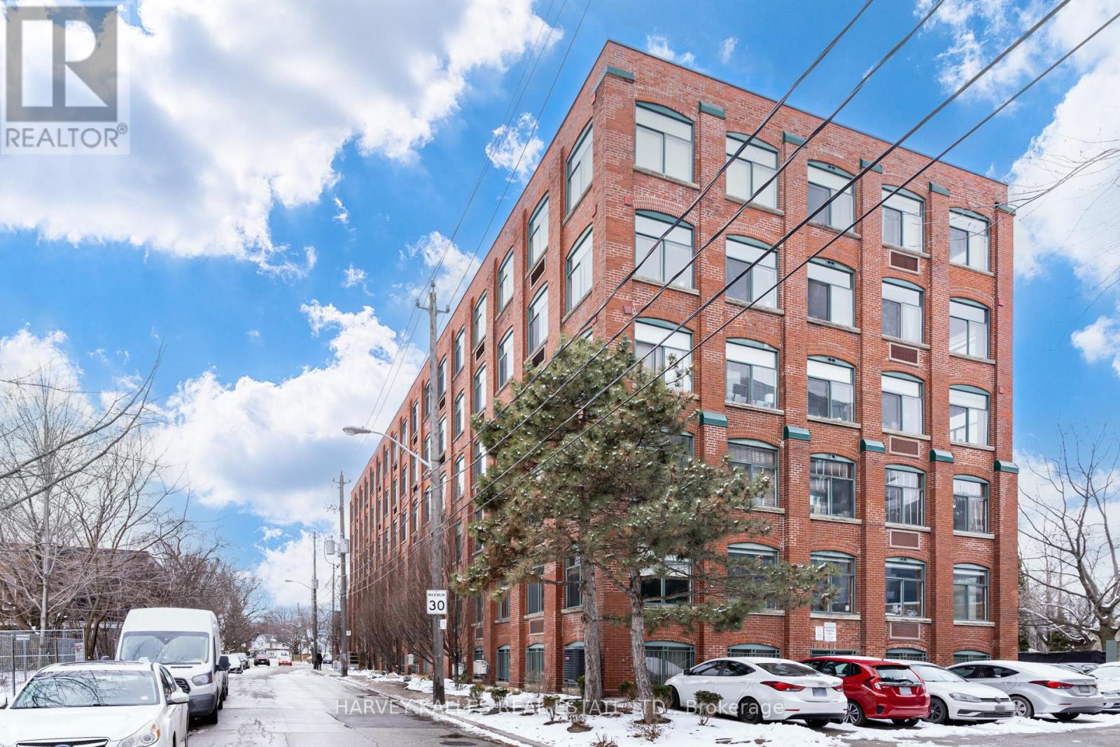 304 - 24 NOBLE STREET