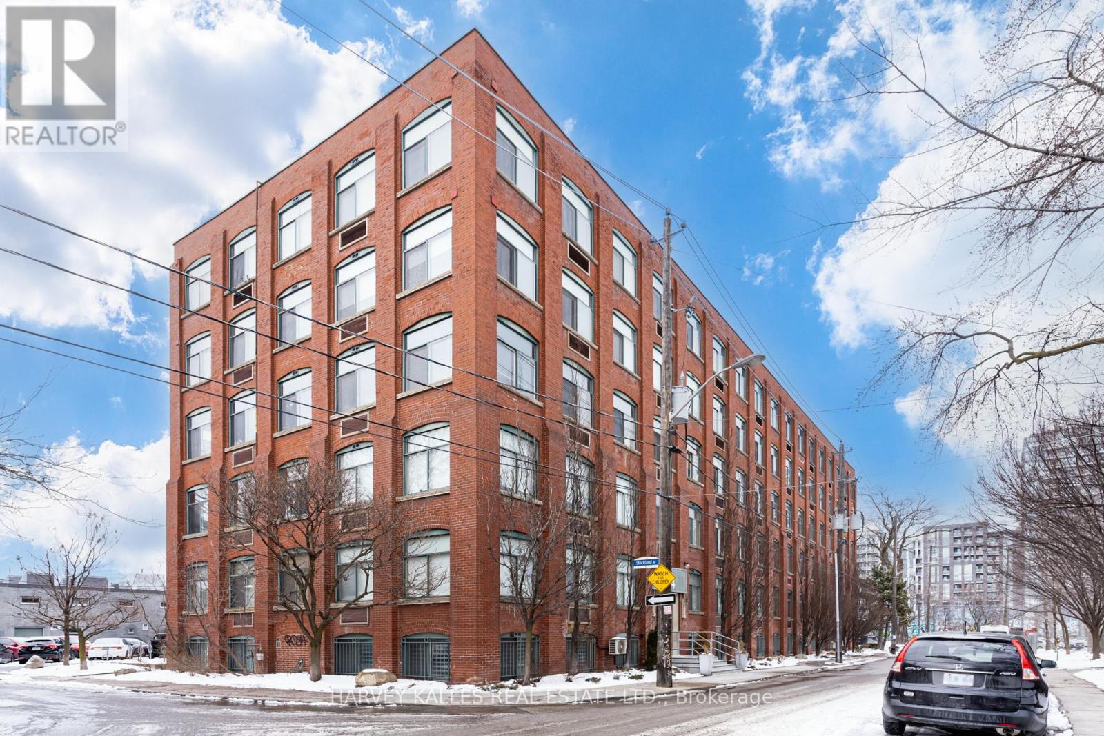 304 - 24 NOBLE STREET