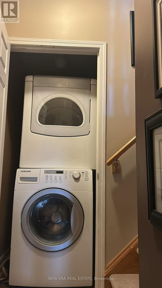 225 SCHREYER CRESCENT