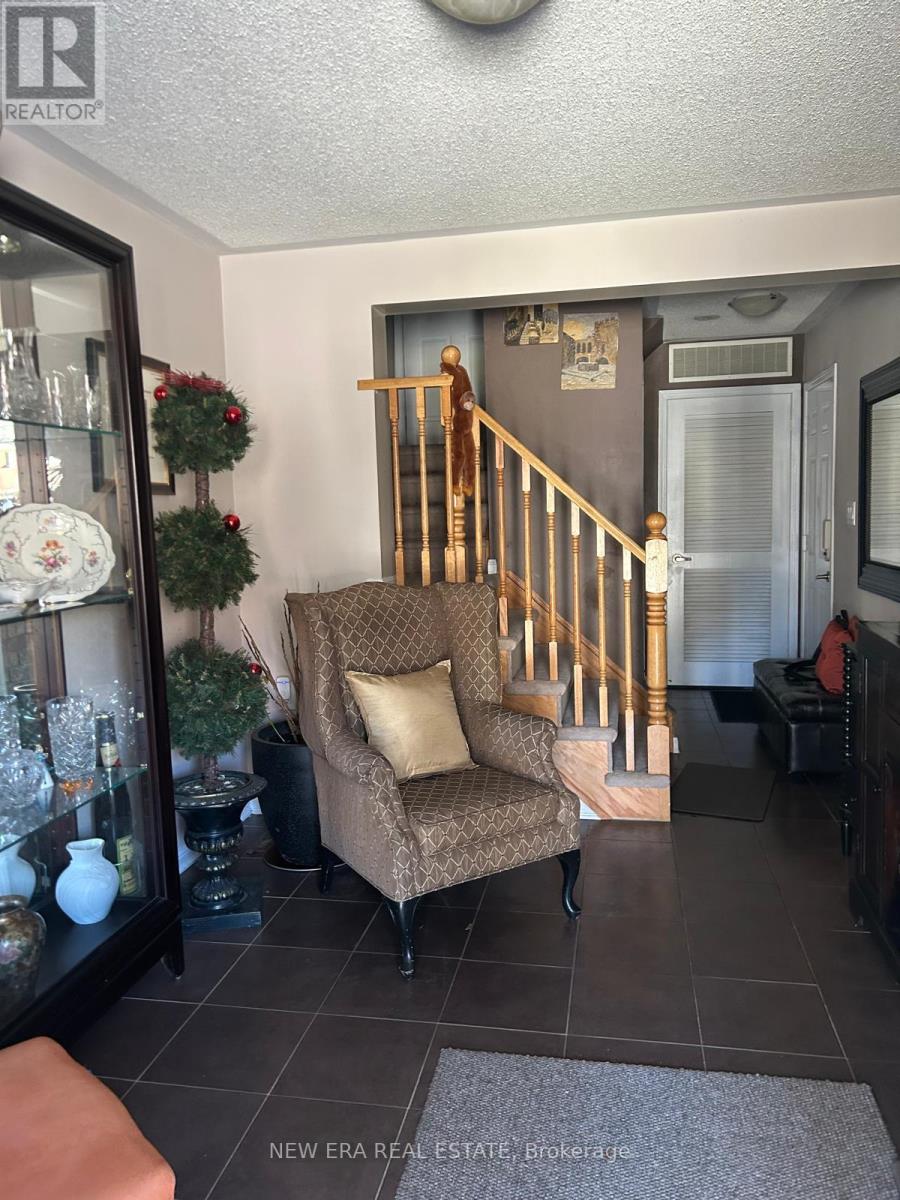 225 SCHREYER CRESCENT