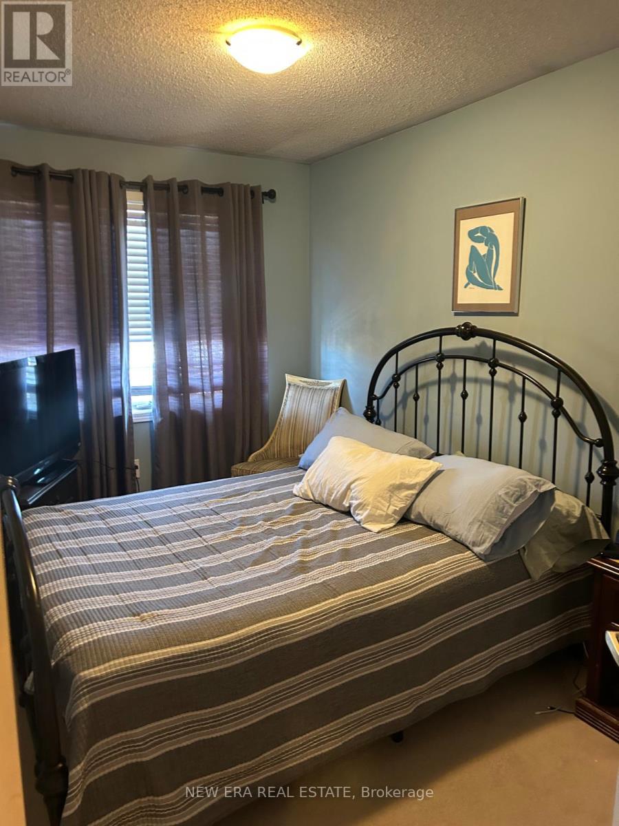 225 SCHREYER CRESCENT
