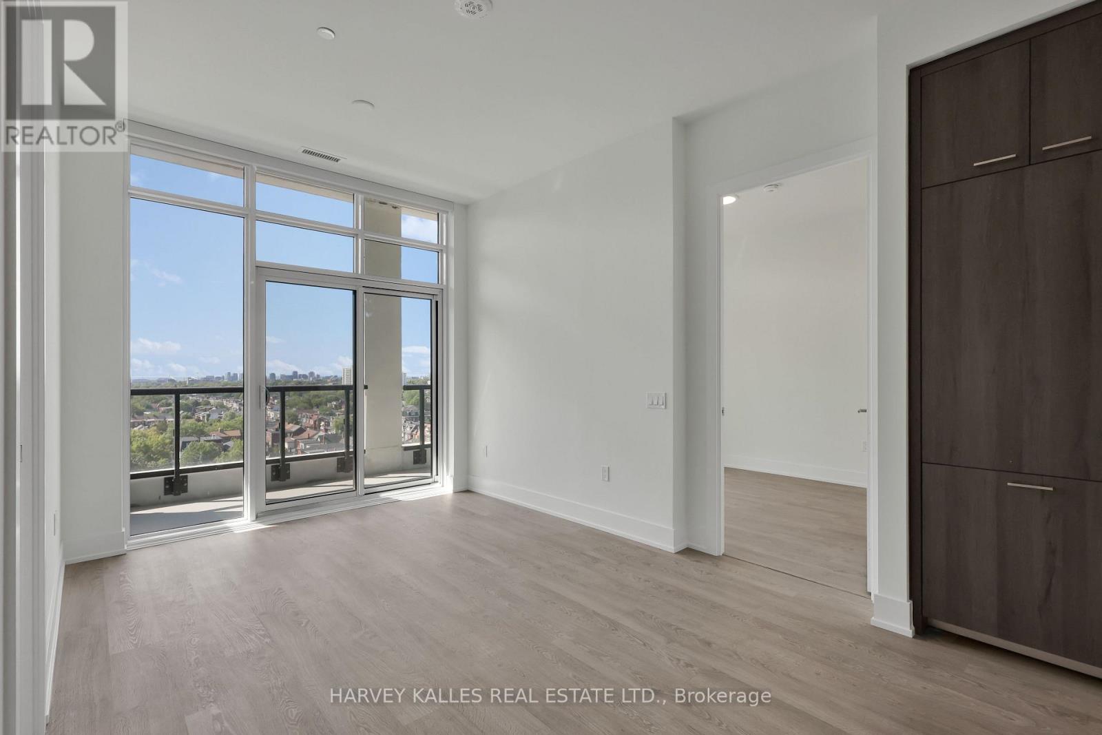 PH2 - 858 DUPONT STREET
