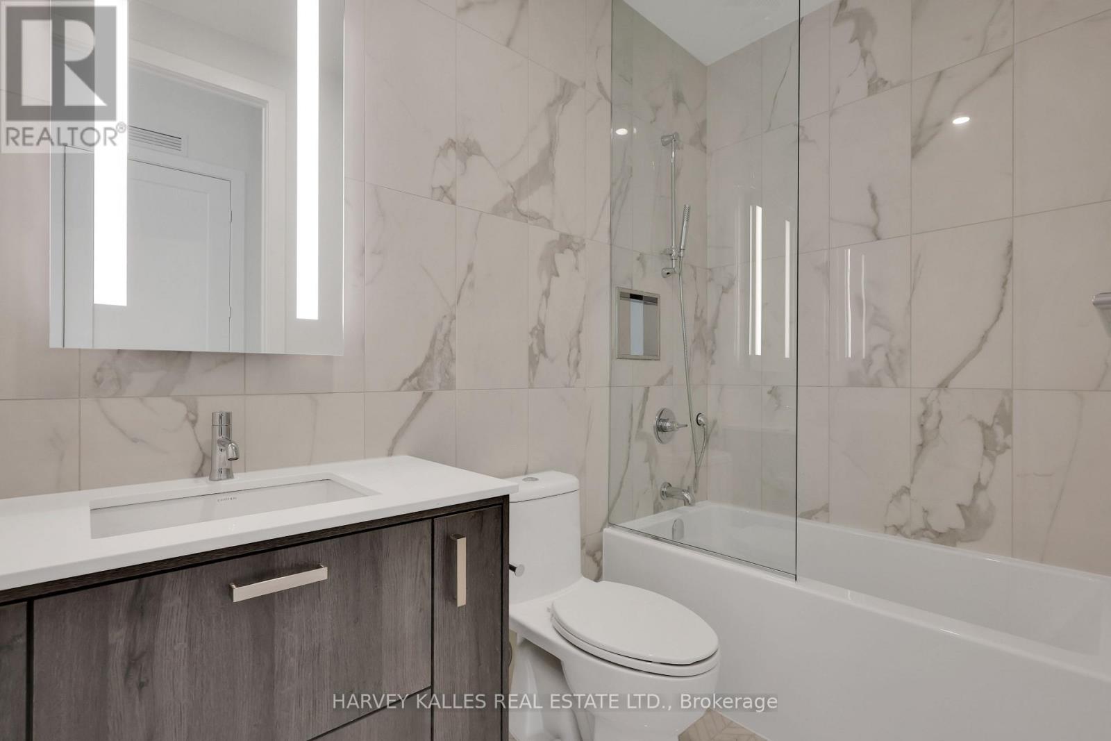 PH2 - 858 DUPONT STREET