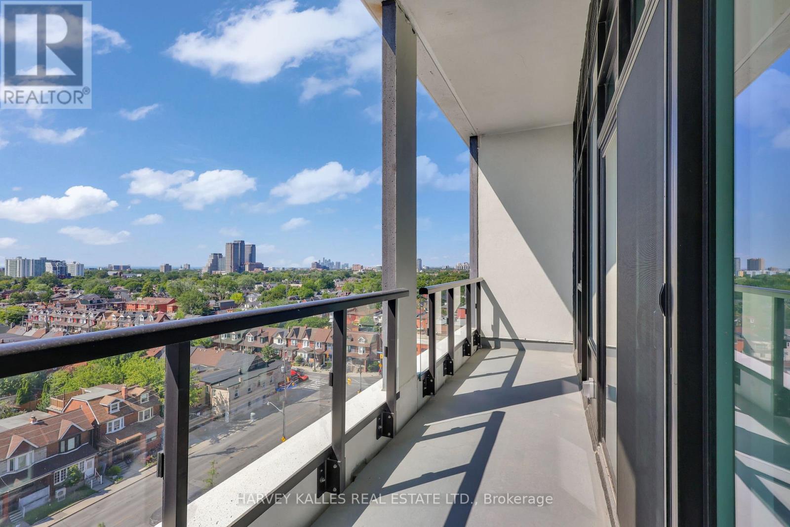 PH2 - 858 DUPONT STREET