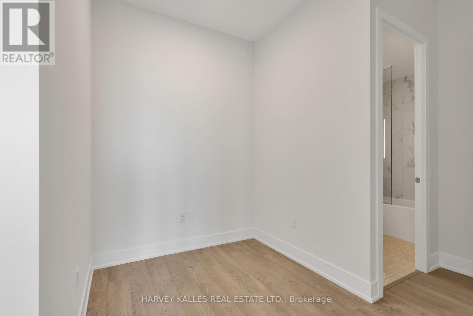 PH2 - 858 DUPONT STREET