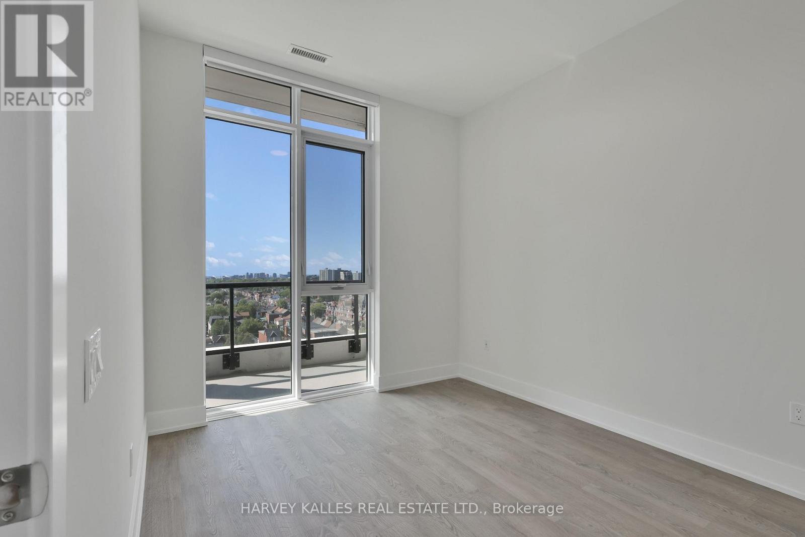 PH2 - 858 DUPONT STREET