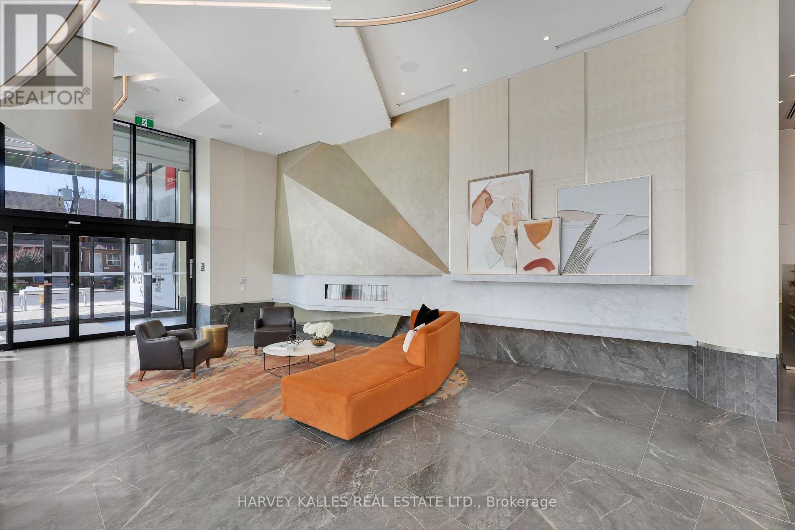 PH2 - 858 DUPONT STREET