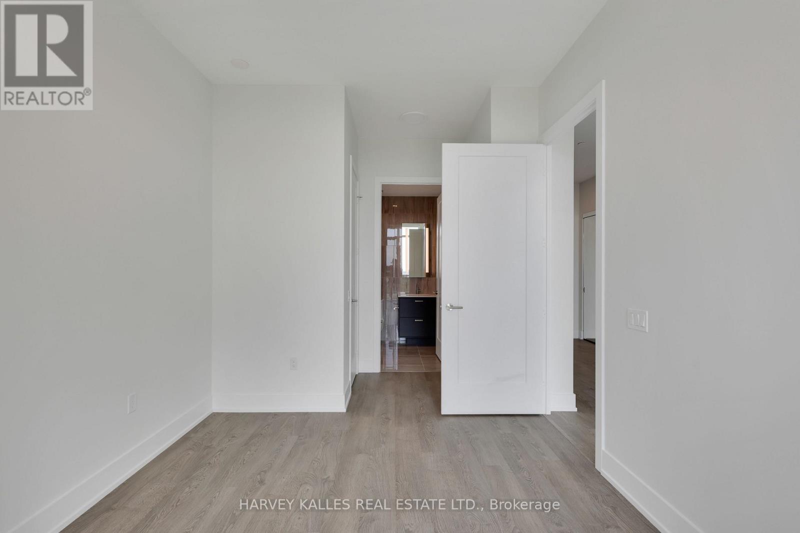 PH2 - 858 DUPONT STREET