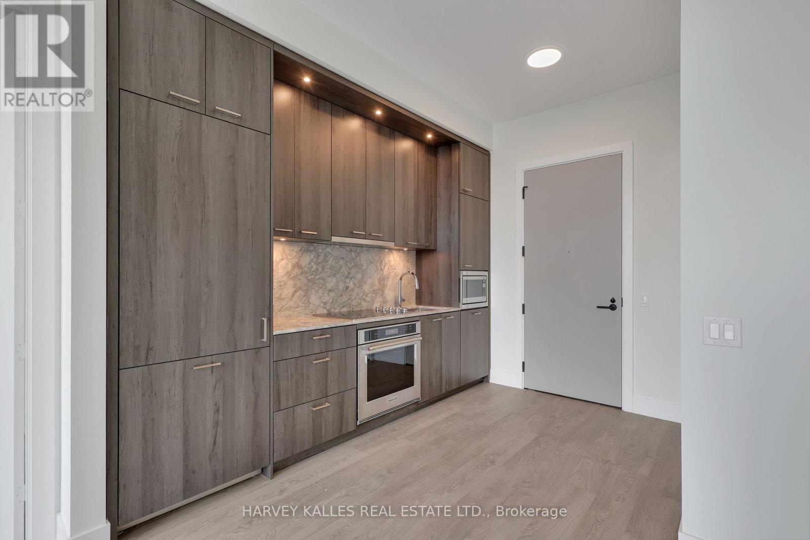 PH2 - 858 DUPONT STREET