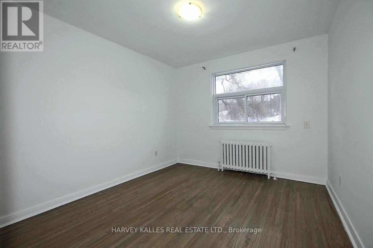 UNIT B - 149 KITCHENER AVENUE