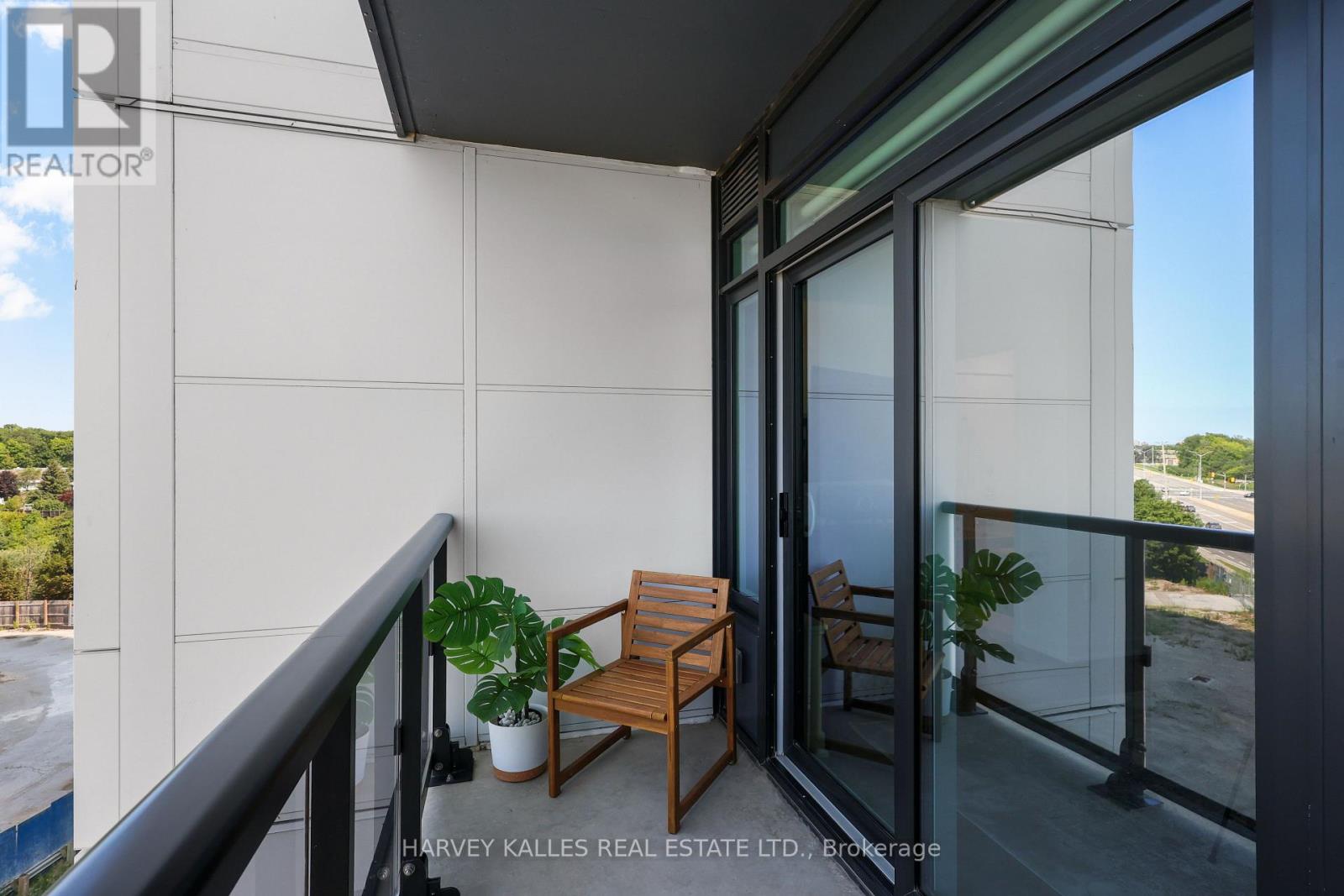 609 - 2495 EGLINTON AVENUE W