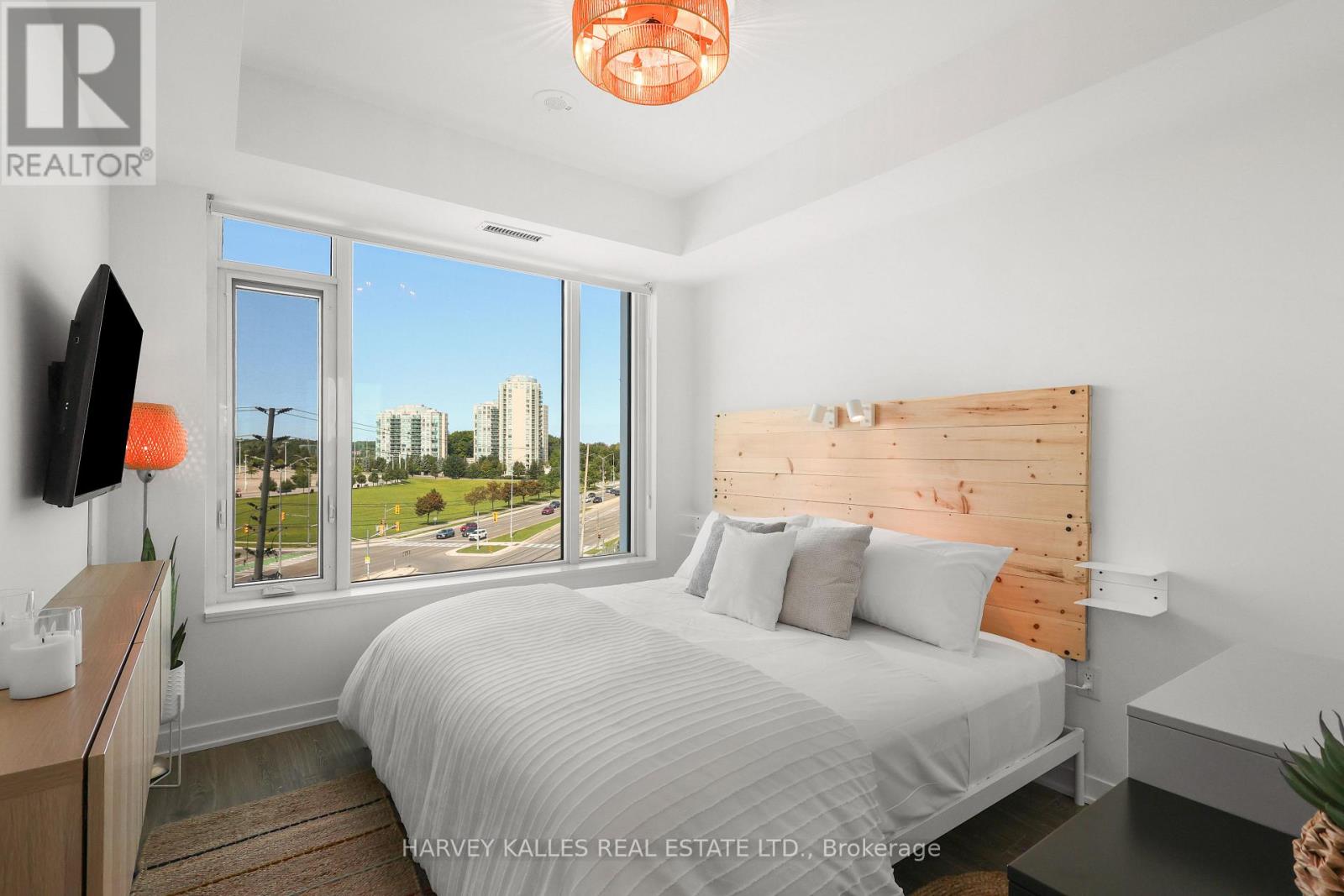 609 - 2495 EGLINTON AVENUE W