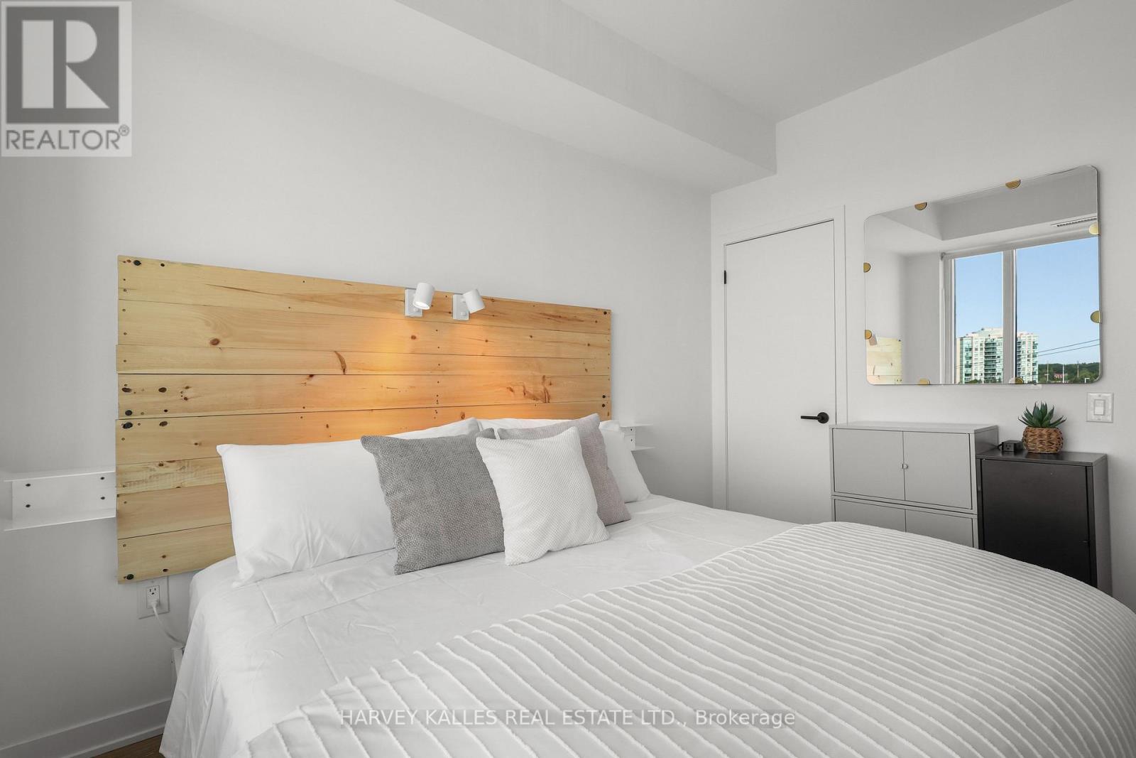 609 - 2495 EGLINTON AVENUE W