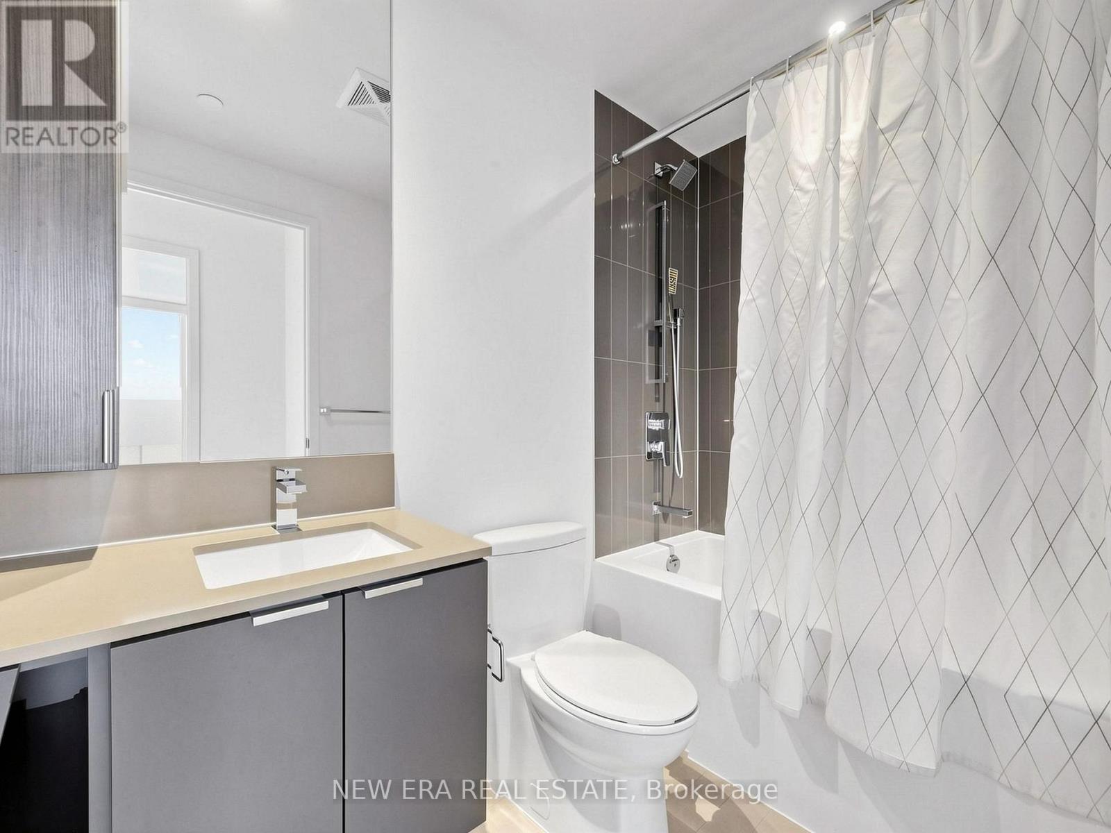 2107 - 3883 QUARTZ ROAD