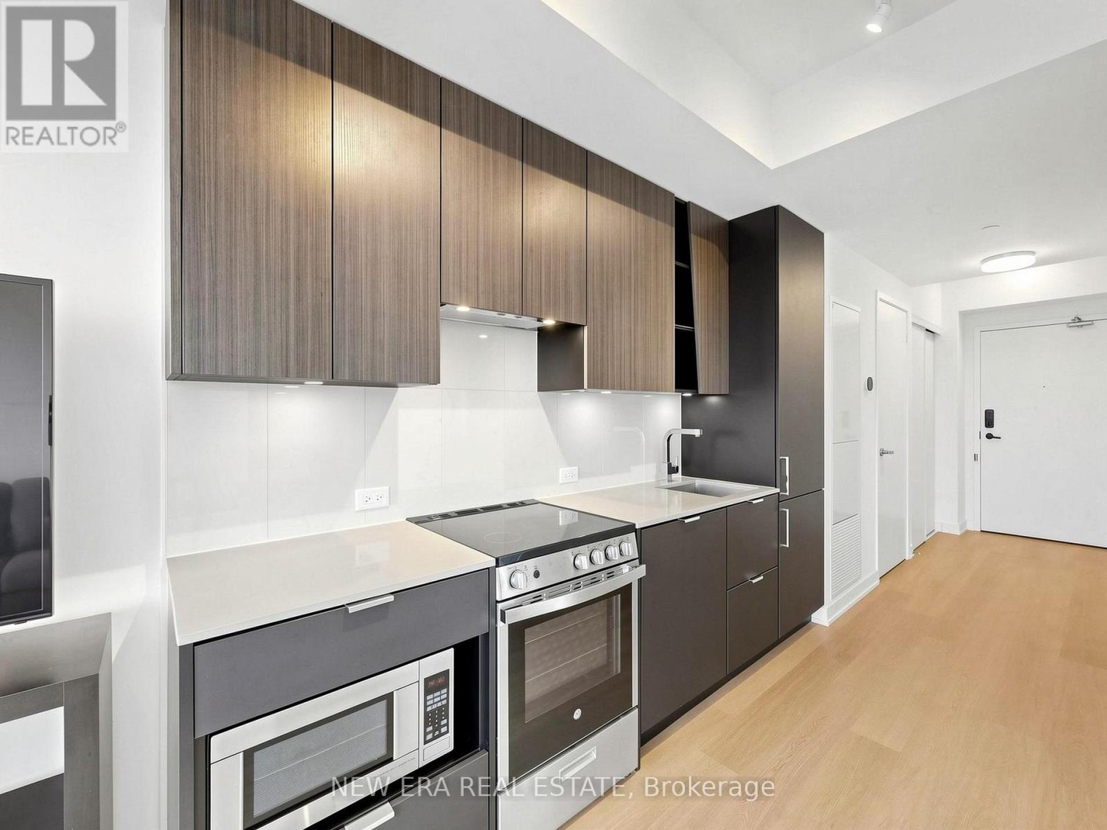 2107 - 3883 QUARTZ ROAD